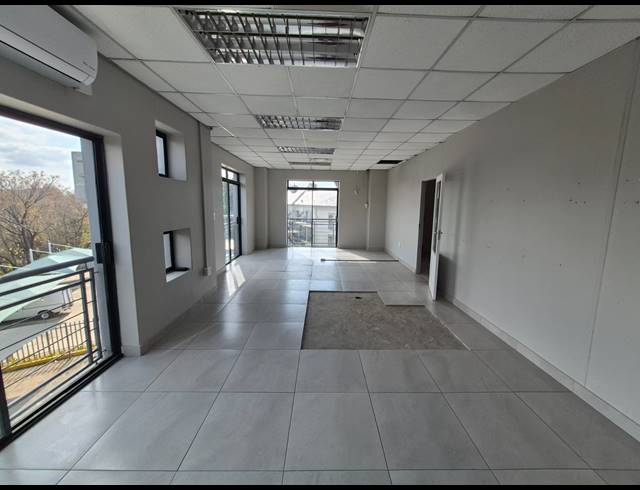 136M² OFFICE TO LET IN SUNNINGHILL